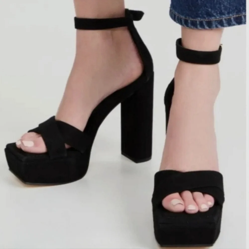 Good American Suede Platform Heels Ankle Strap Black Size 11 (Missing 1 Strap)